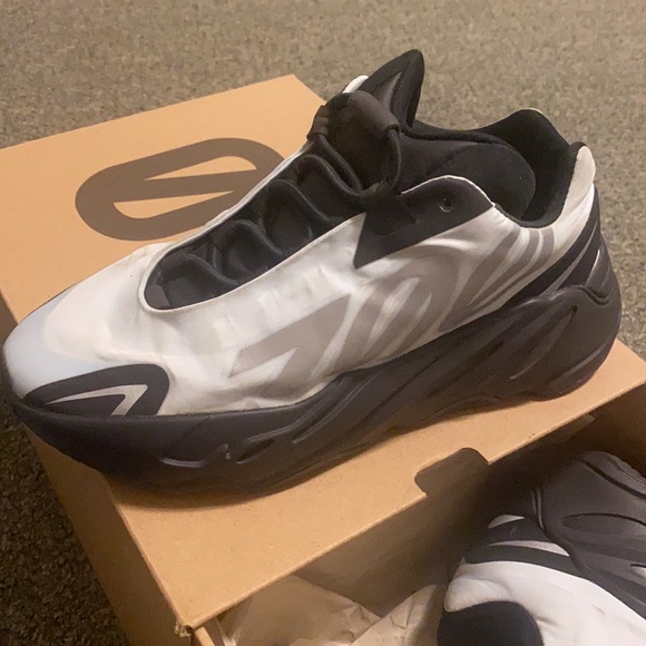 Yeezy 700 MNVN blue tint size US 4.5 - Picture 3 of 16